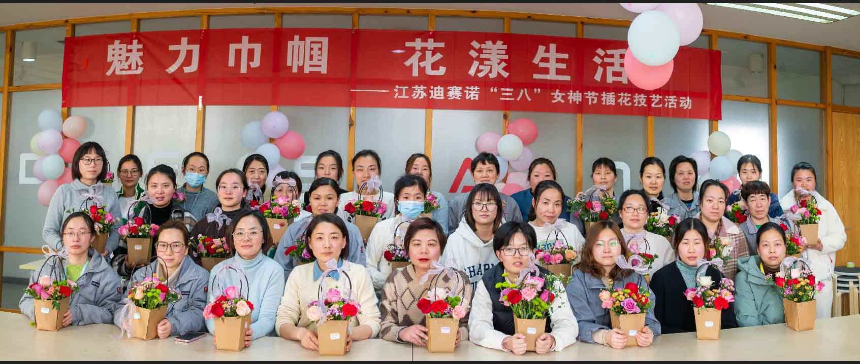 万象城公司举办“三八”女神节插花技艺活动