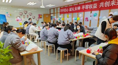 万象城举办三八妇女节活动,展现女职工风采